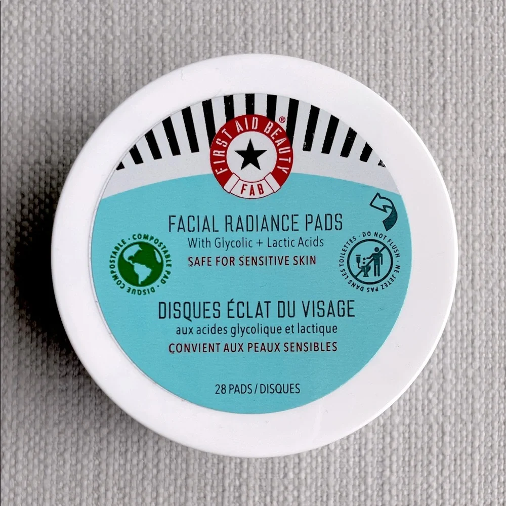 First Aid Beauty Facial Radiance Pads 28 pads